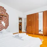 Sofia\'S Vintage Gem: Spacious 2Bd Flat On Solunska