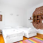 Sofia\'S Vintage Gem: Spacious 2Bd Flat On Solunska