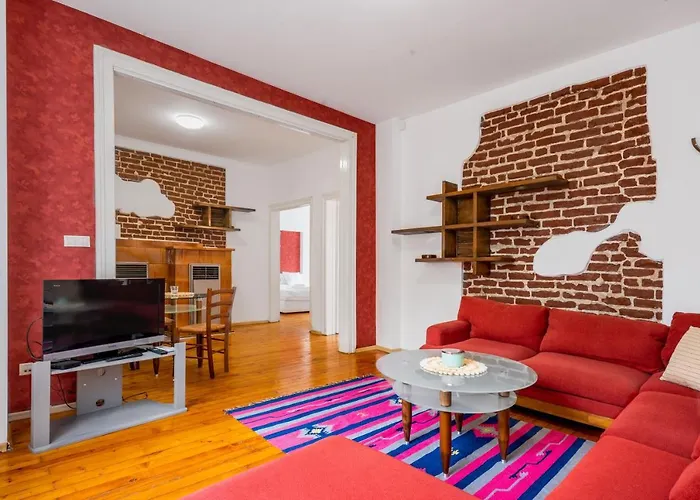 Sofia\'S Vintage Gem: Spacious 2Bd Flat On Solunska