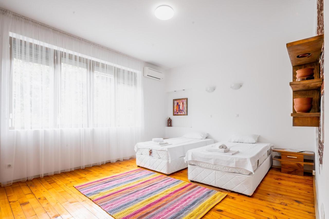 Sofia's Vintage Gem: Spacious 2bd Flat On Solunska