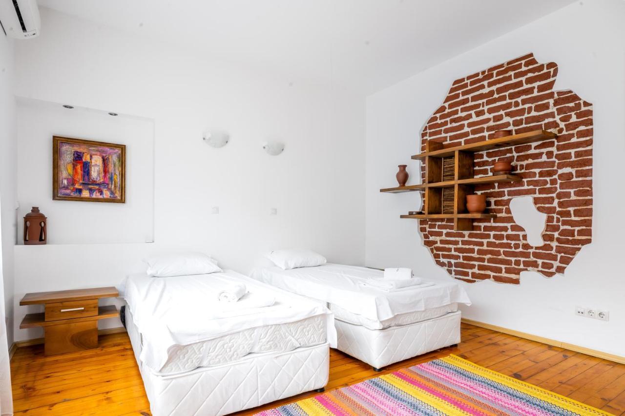 Sofia's Vintage Gem: Spacious 2bd Flat On Solunska Apartment *