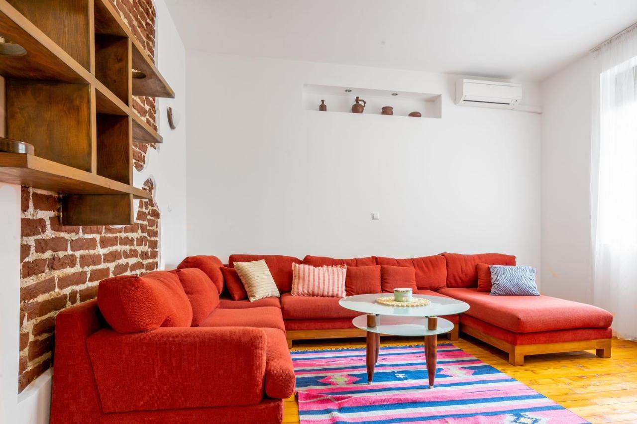Sofia's Vintage Gem: Spacious 2bd Flat On Solunska Apartment Sofia